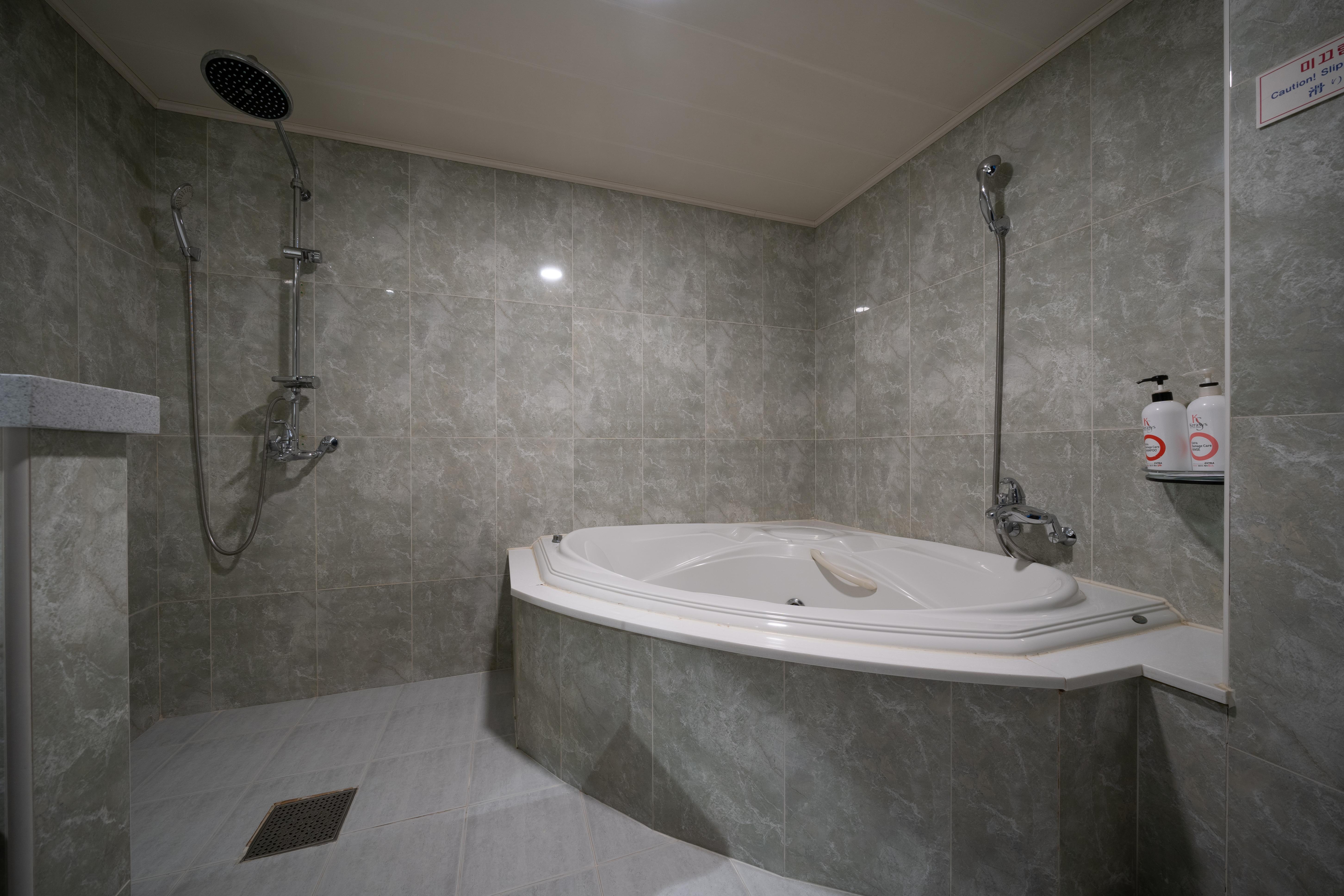 Amour Hotel Сувон Екстериор снимка