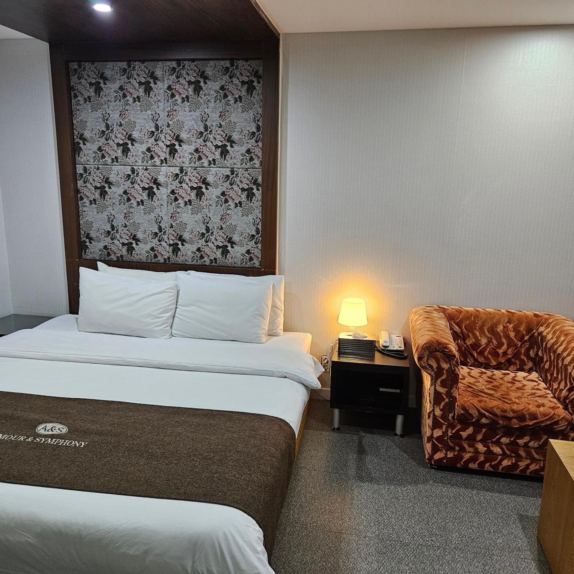 Amour Hotel Сувон Екстериор снимка