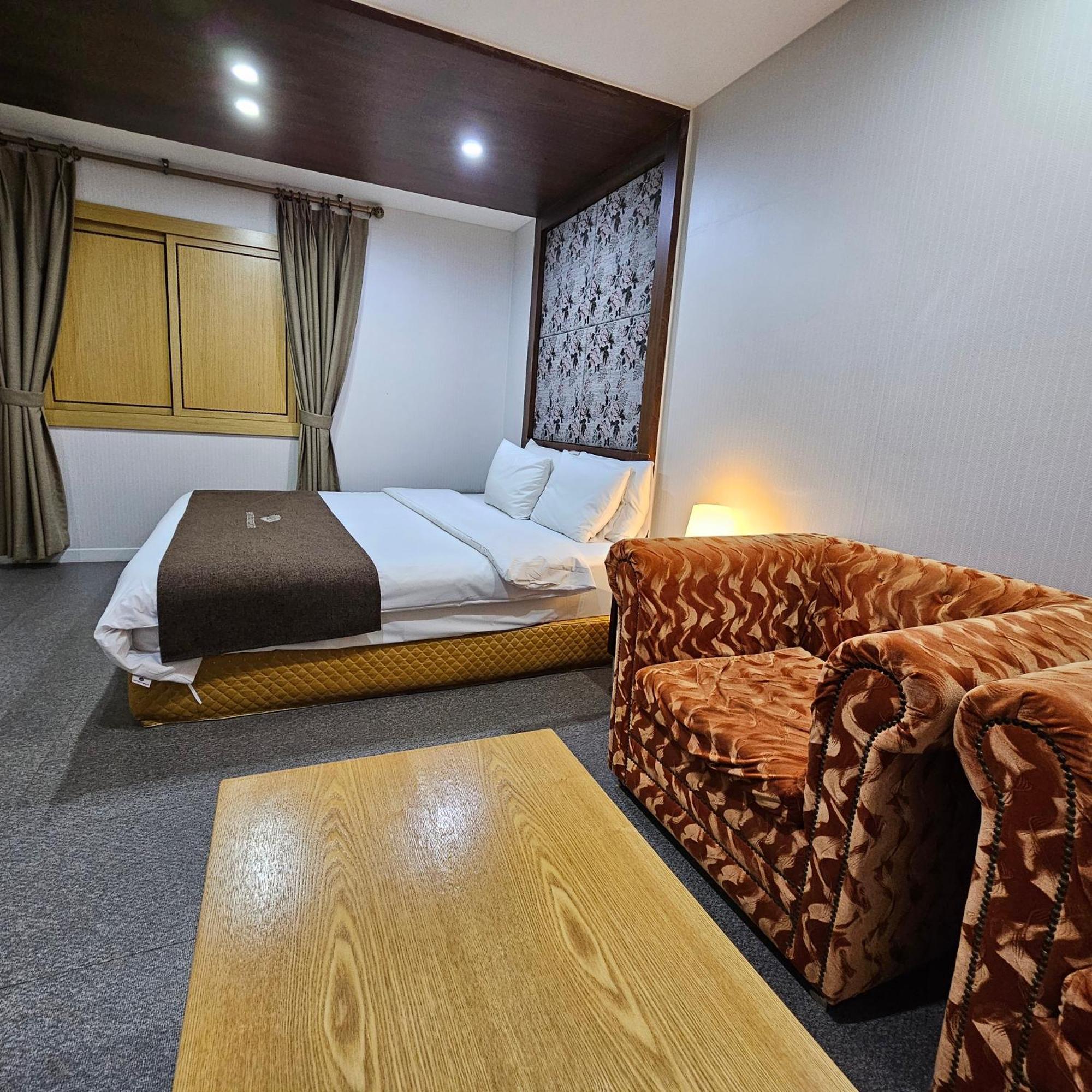 Amour Hotel Сувон Екстериор снимка