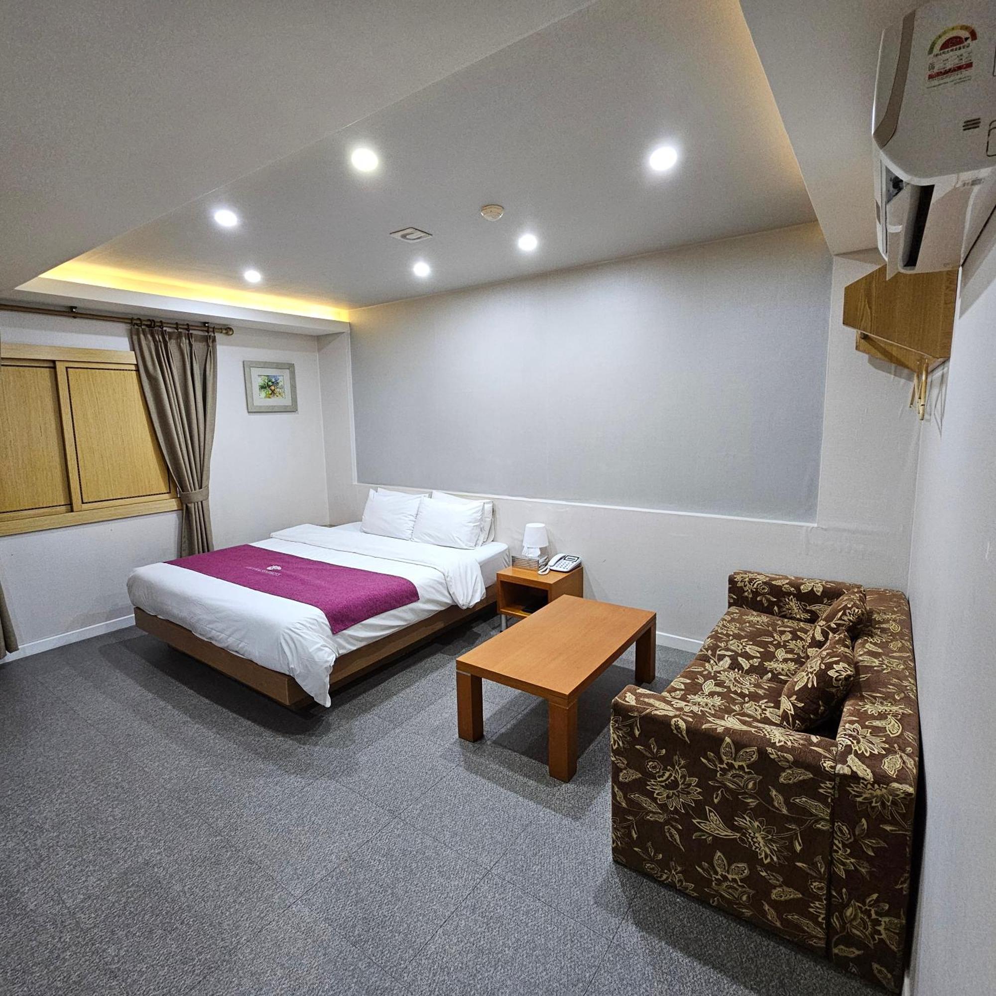 Amour Hotel Сувон Екстериор снимка